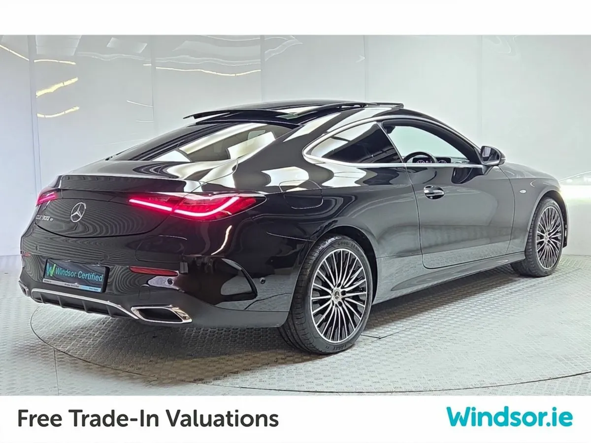 Mercedes-Benz CLE 300e AMG Line Premium Plus - Pan - Image 4