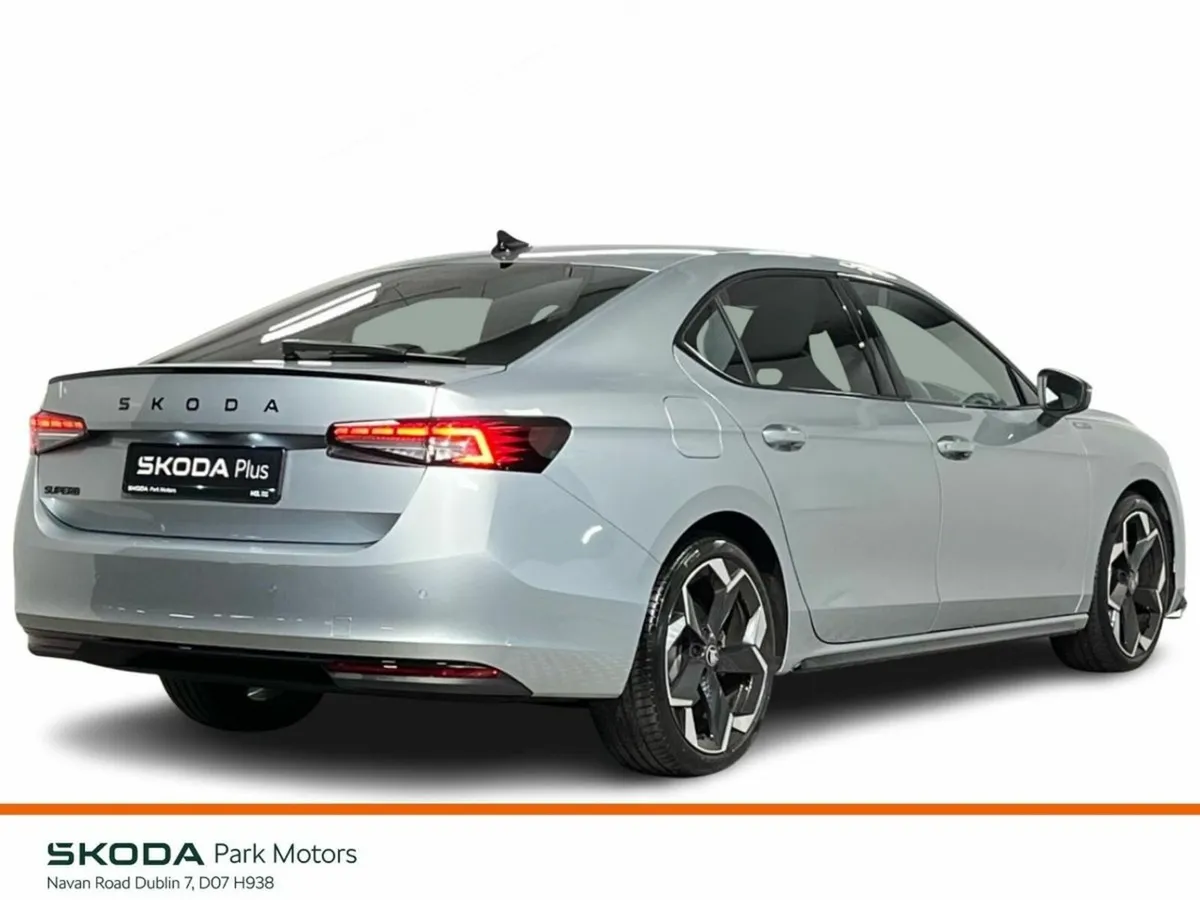 Skoda Superb Sportline DSG 2.0TDI 150BHP - Reversi - Image 4