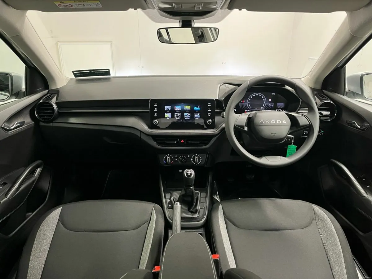 Skoda Fabia Essence 1.0MPI 80HP - Parking Sensors - Image 4