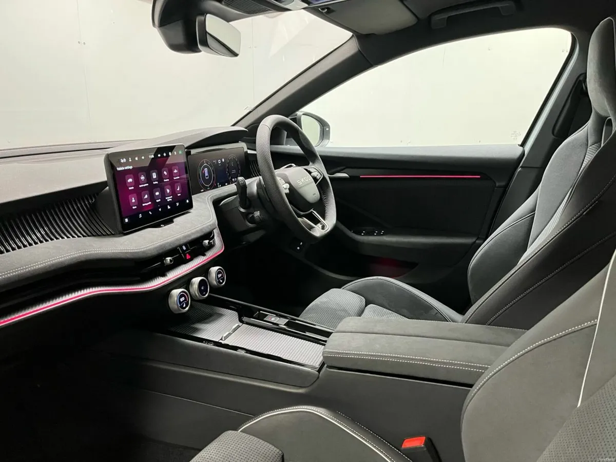 Skoda Superb Sportline Combi PHEV DSG 1.5TSI 204BH - Image 4