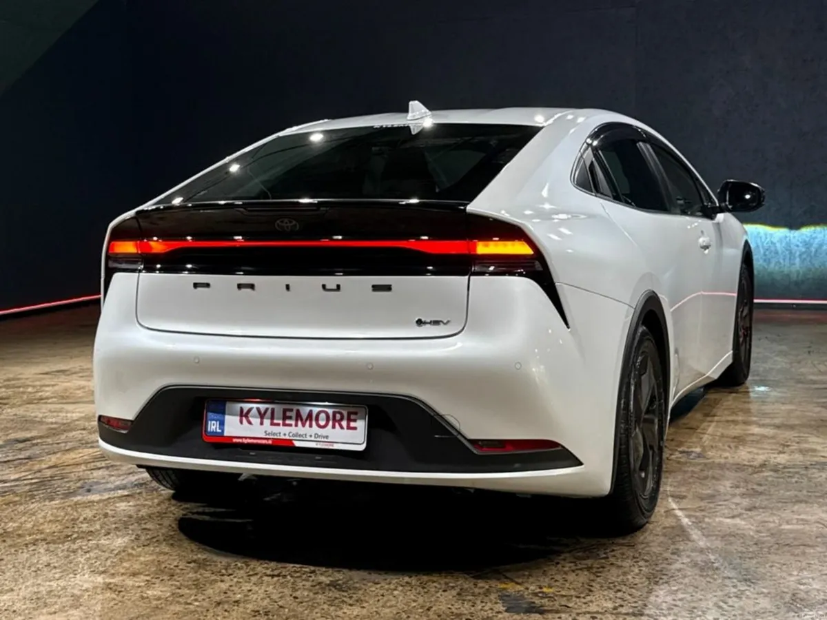 Toyota Prius 1.8 AUTOMATIC HYBRID - APPLE CAR PLAY - Image 4