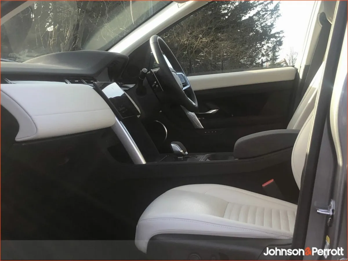 Land Rover Discovery Sport 1.5 I3 PHEV 309 PS AWD - Image 4