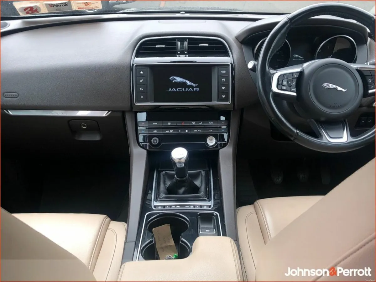 Jaguar F-Pace RWD 2.0 D 163PS Prestige - Image 4