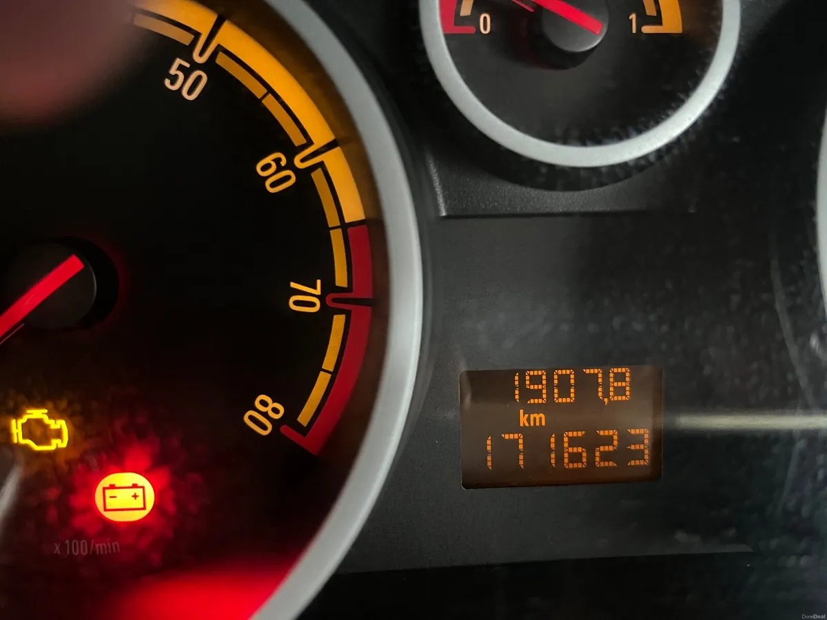 Opel Corsa 2010 1.2 16v - Image 2