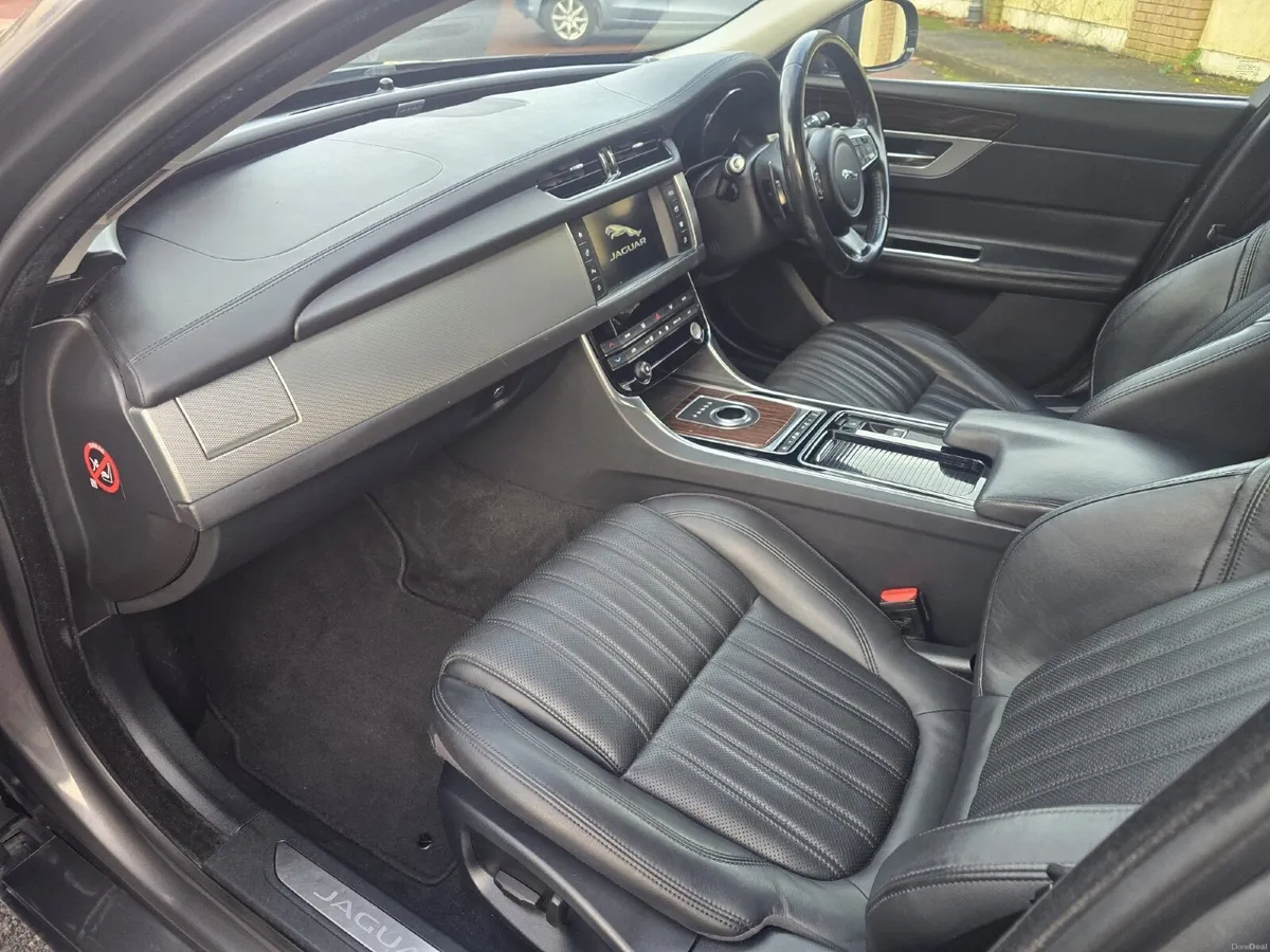 Jaguar XF 2016 - Image 4