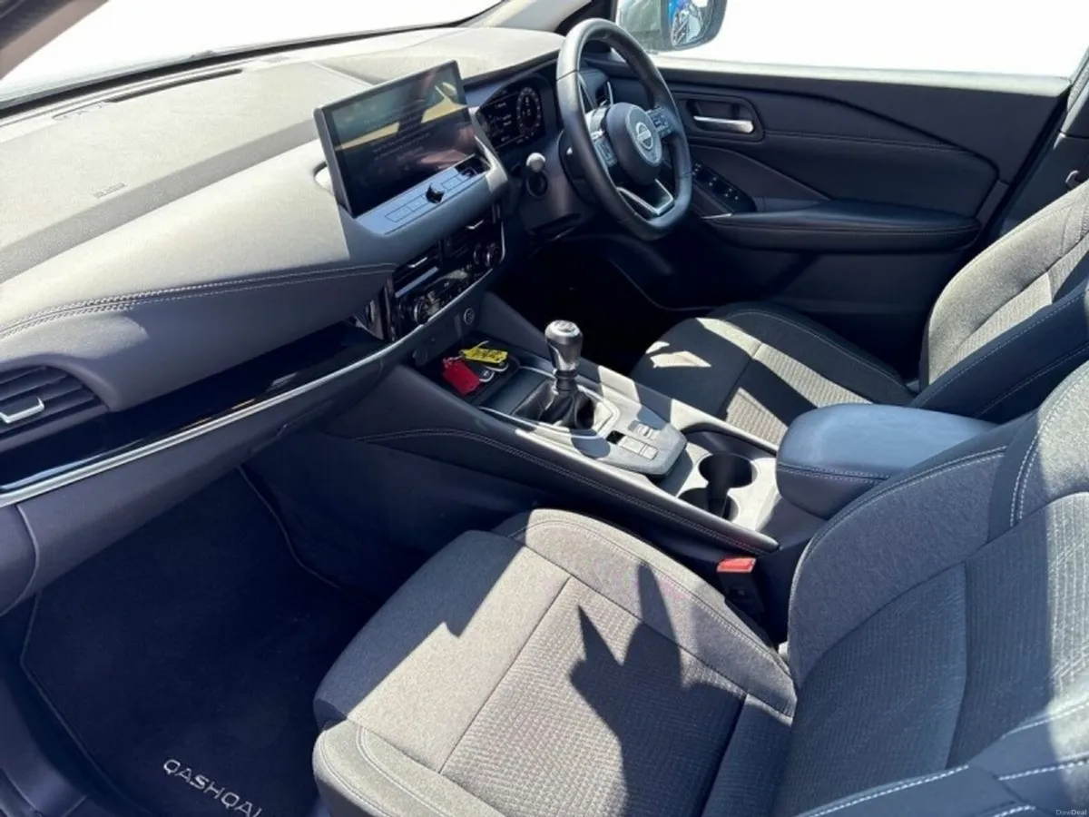 Nissan Qashqai 1.3 PET MILD HYBRID SV PREMIUM - Image 4