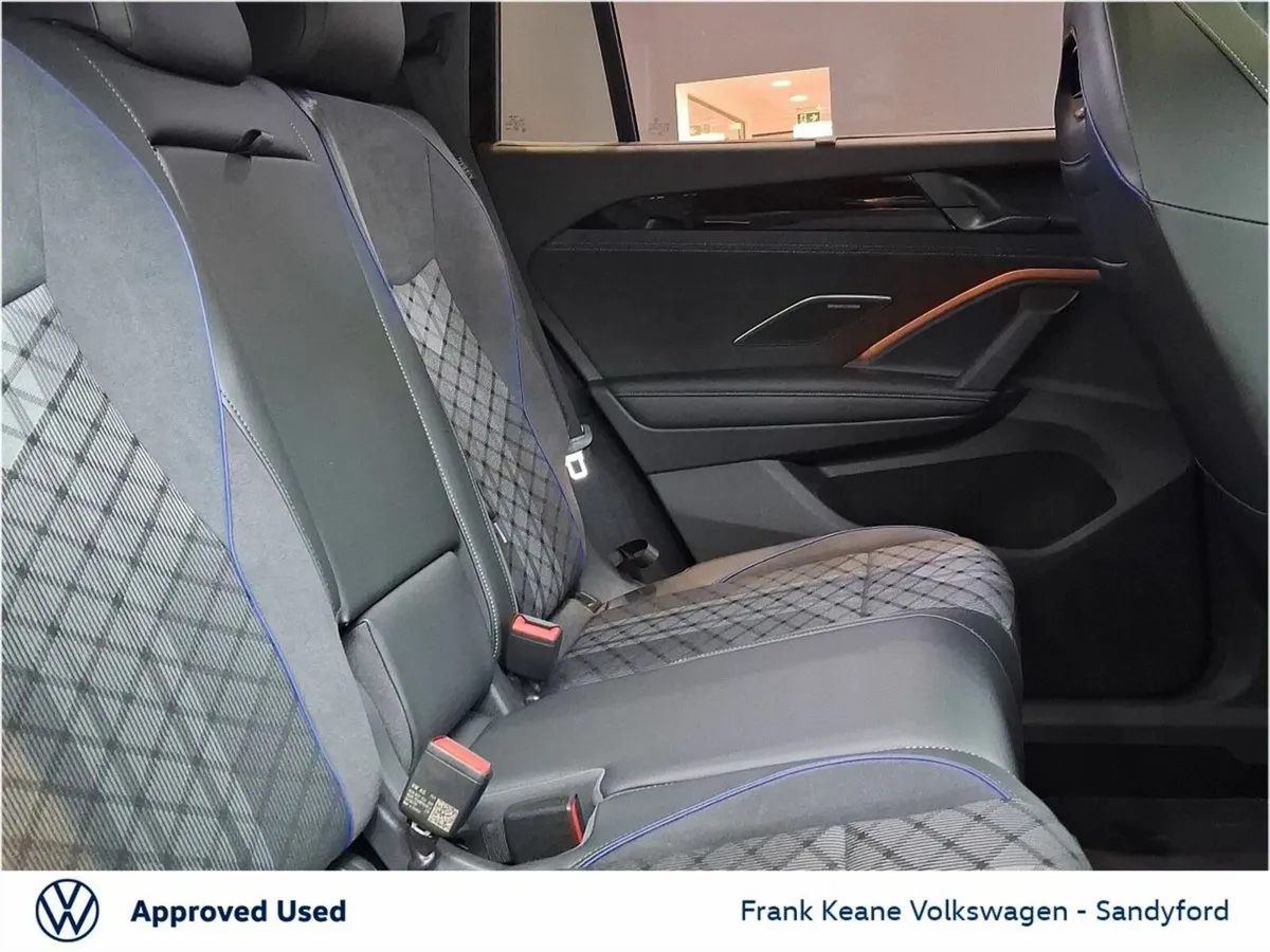 Volkswagen Tayron *R-Line 75* 1.5TSI 204HP PHEV Au - Image 6