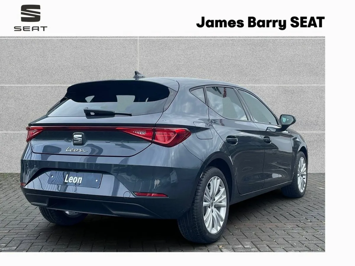 SEAT Leon HUGE SAVINGS, 0% FINANCE AND FREE SERVIC - Image 2