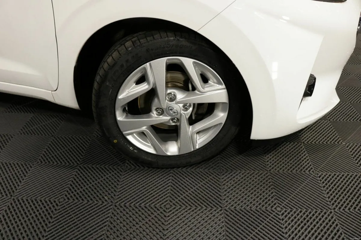 Hyundai i10 DELUXE PLUS 1.0L PETROL HATCHBACK - Image 3