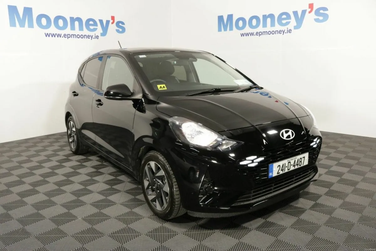 Hyundai i10 DELUXE PLUS 1.0L PETROL HATCHBACK - Image 1