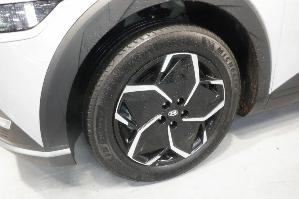 Hyundai IONIQ 5 AURORA 58KWH EX DEMO - LIKE NEW - - Image 3
