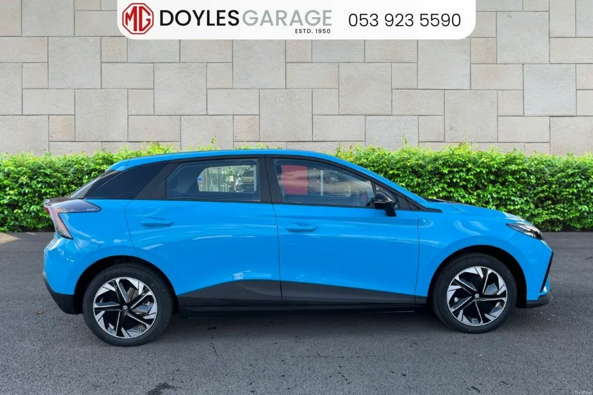 MG MG4 SR Excite 261 Offers Available - Image 2