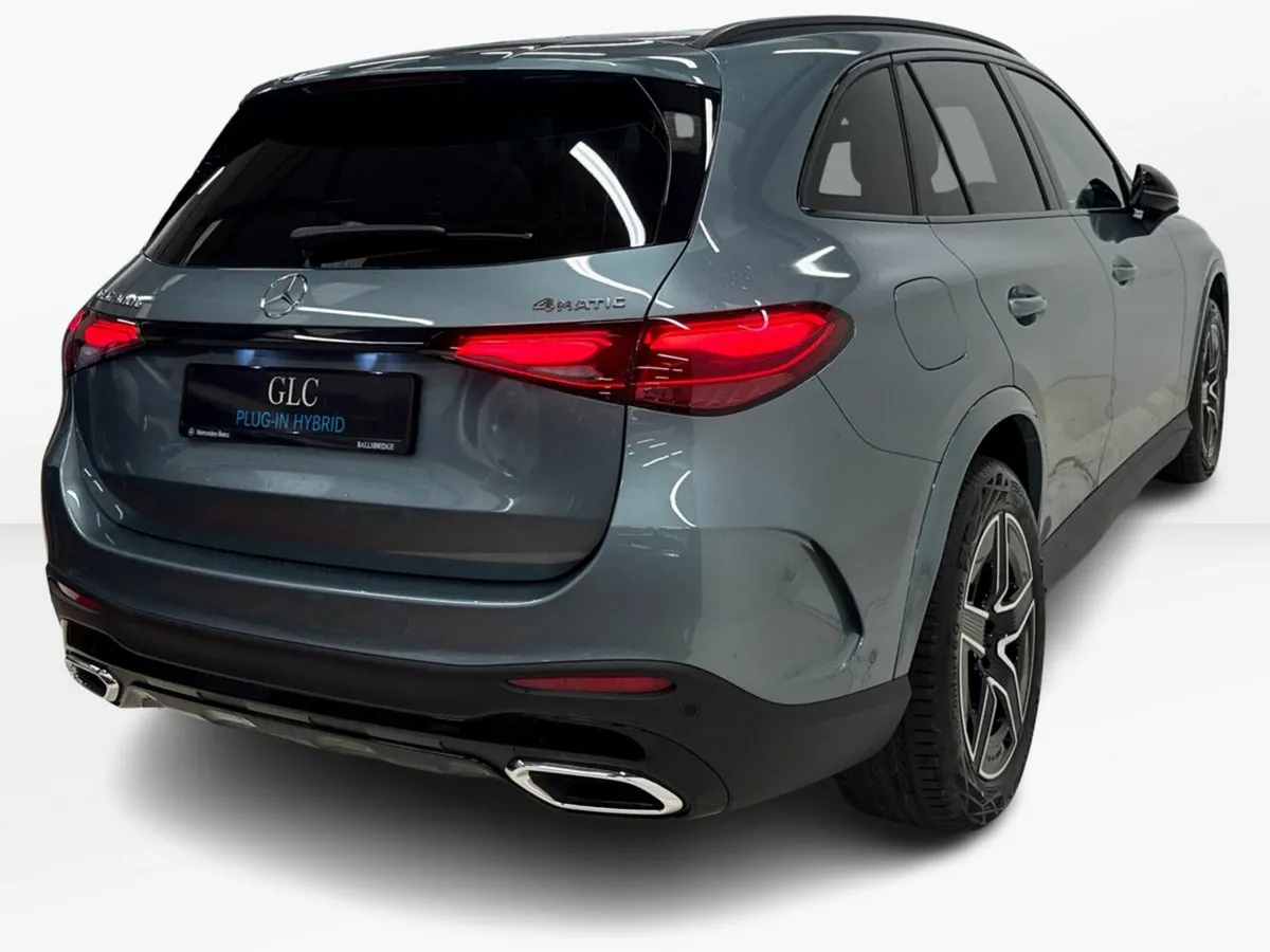 Mercedes-Benz GLC GLC 300 e 4 Matic AMG Line Panor - Image 3