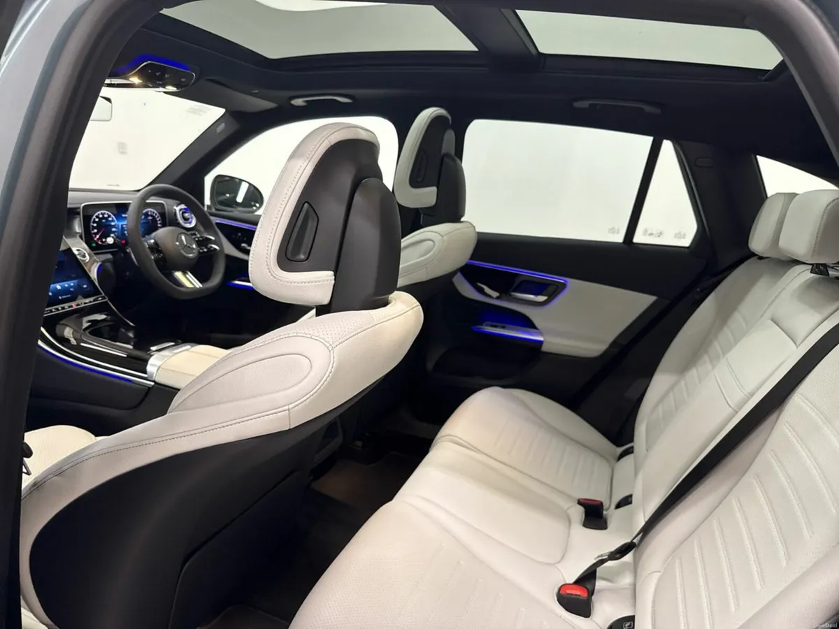 Mercedes-Benz GLC GLC 300 e 4 Matic AMG Line Panor - Image 4