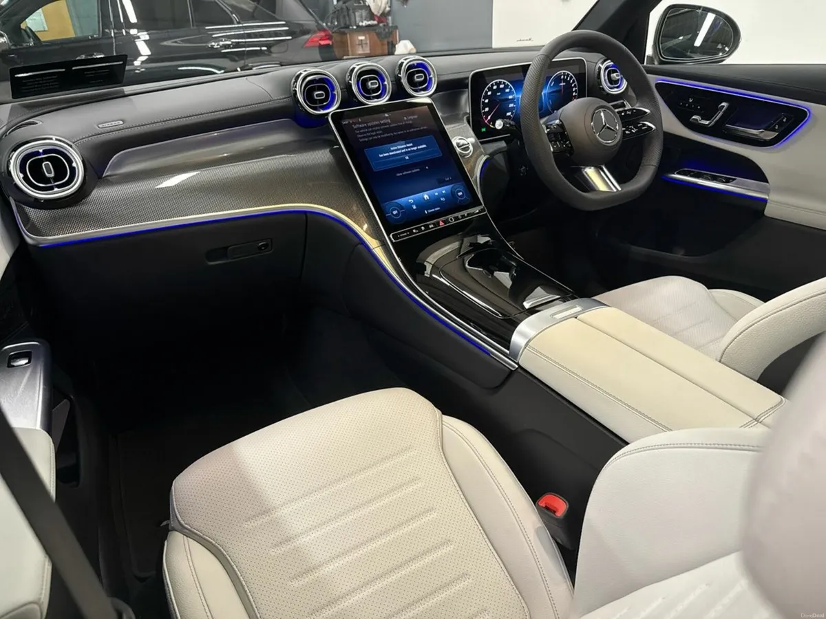 Mercedes-Benz GLC GLC 300 e 4 Matic AMG Line Panor - Image 6