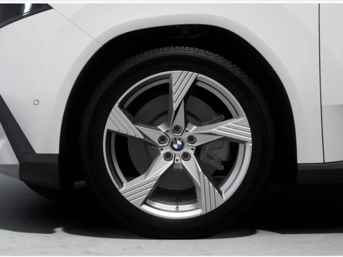 BMW iX3 50 xDrive - Image 3