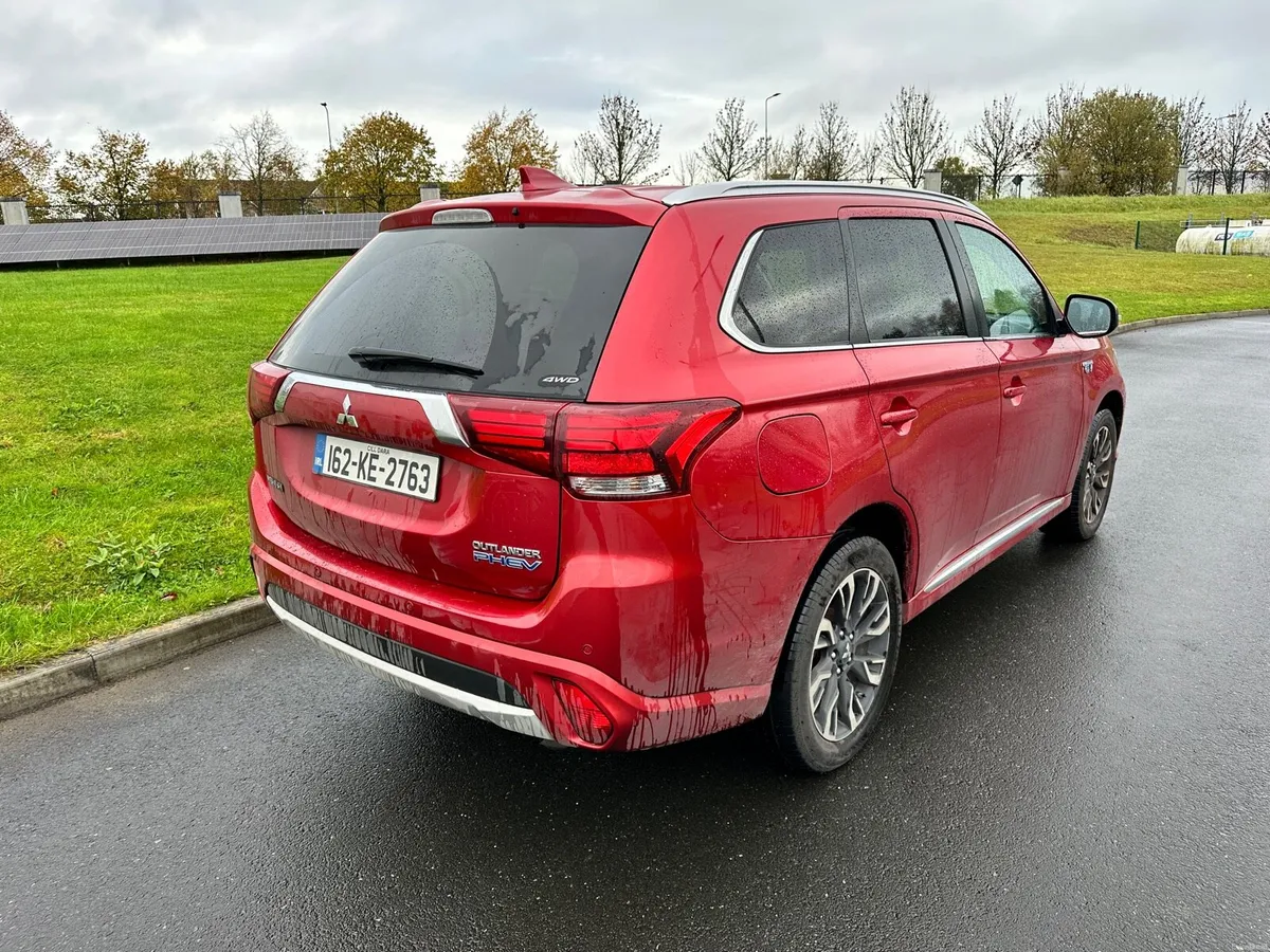 16 Mitsubishi Outlander PHEV, Auto, 4WD, Hybrid - Image 6