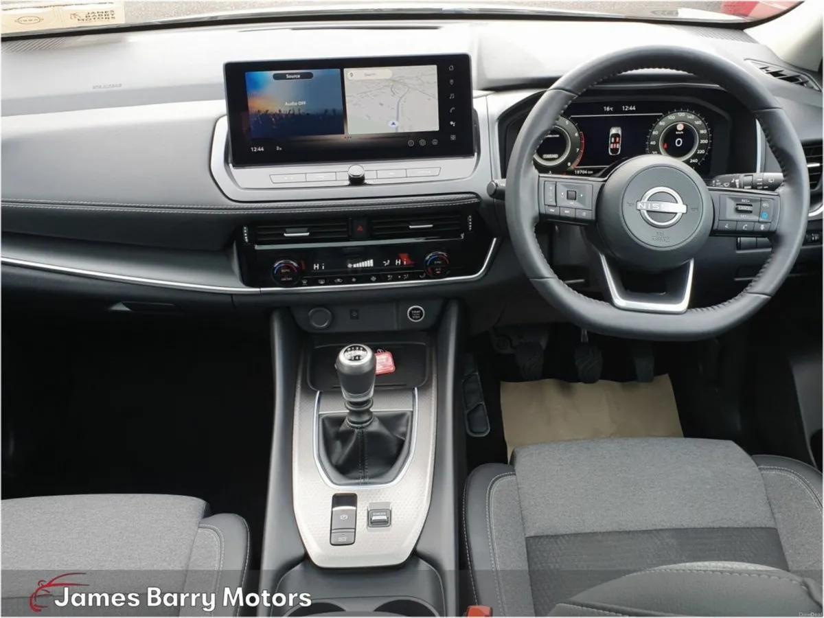 Nissan Qashqai 1.3 PET MILD HYBRID SV PREMIUM - Image 3