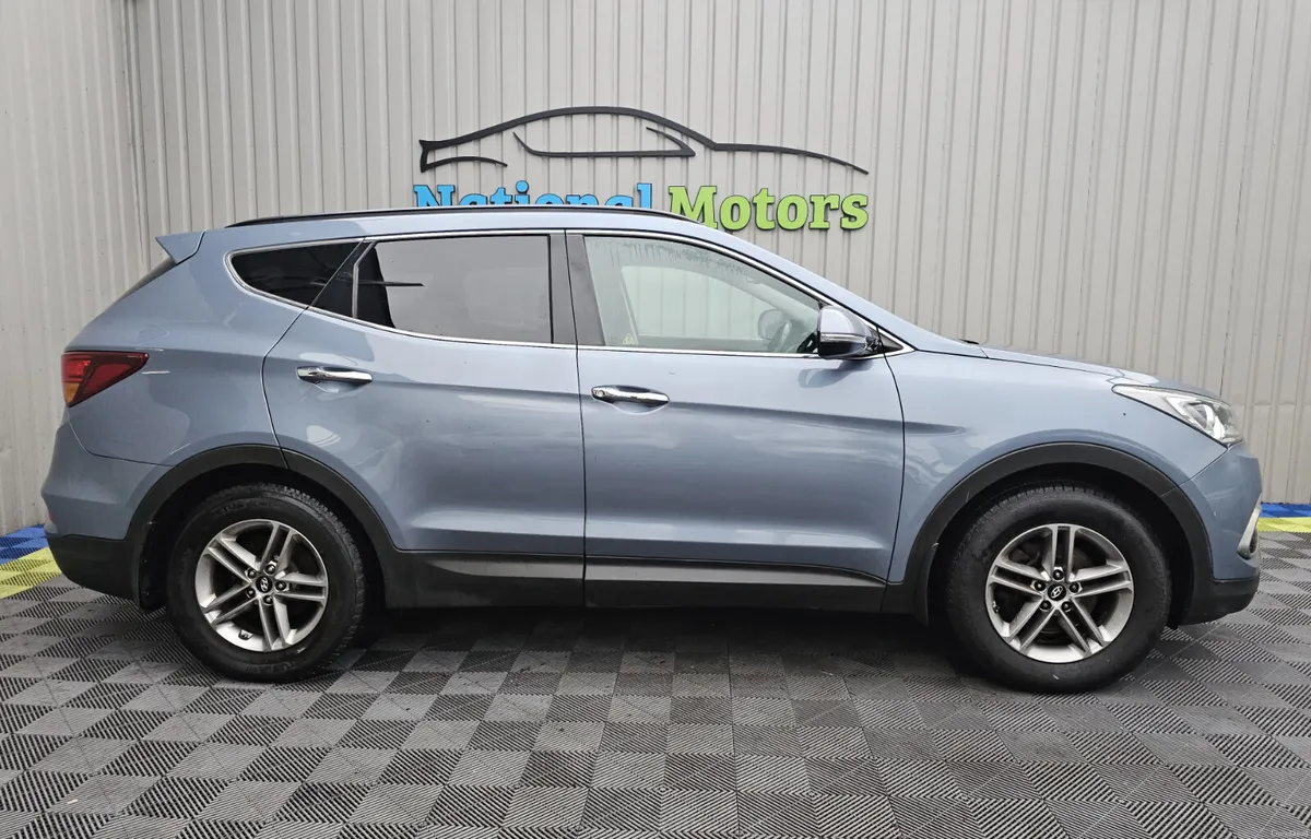 2017 Hyundai Santa Fe 2.2D CRDi 4WD Executive - Image 2