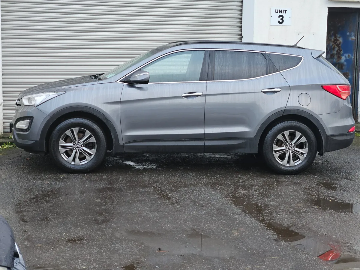 Hyundai Santa Fe 2014 4WD SPECIAL EDITION - Image 4