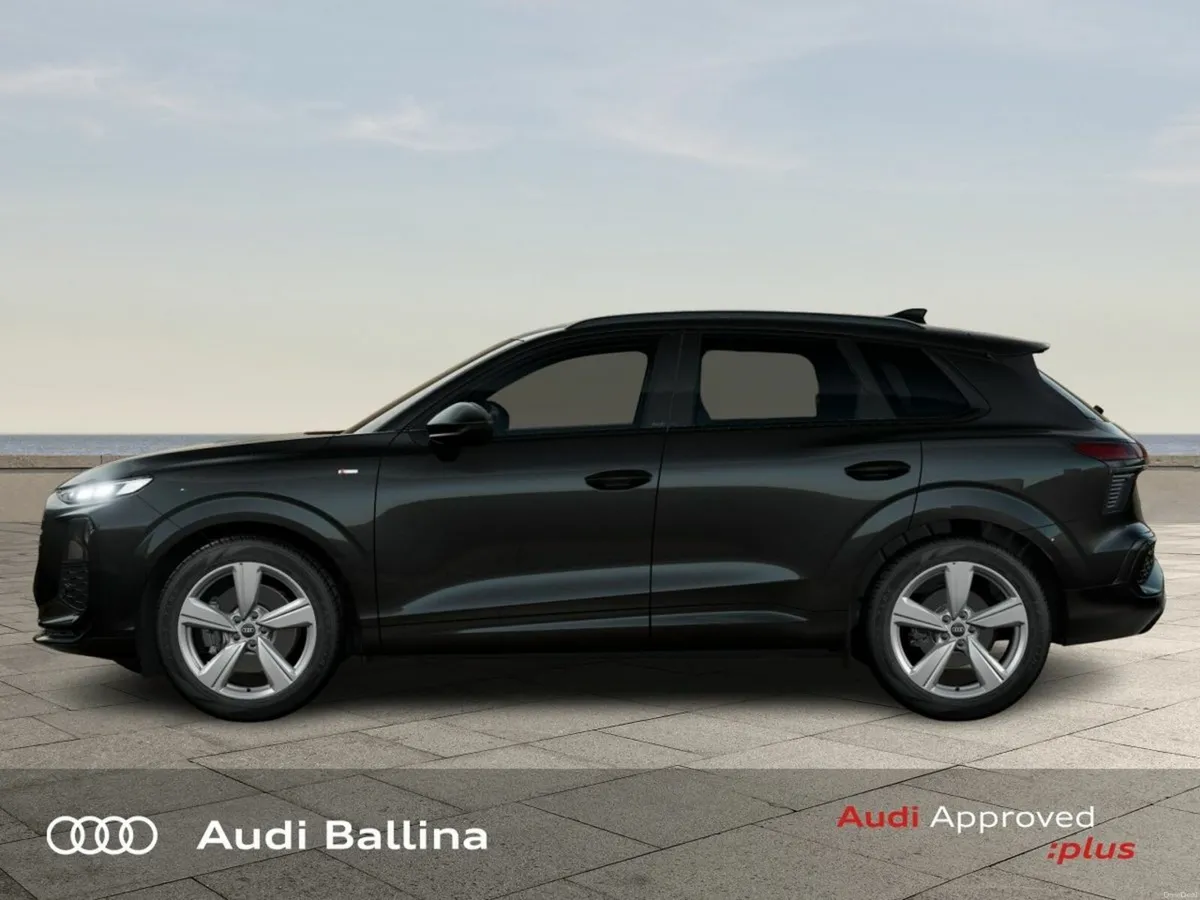 Audi Q3 Q3 S-LINE **BLACK EDITION** - Image 3