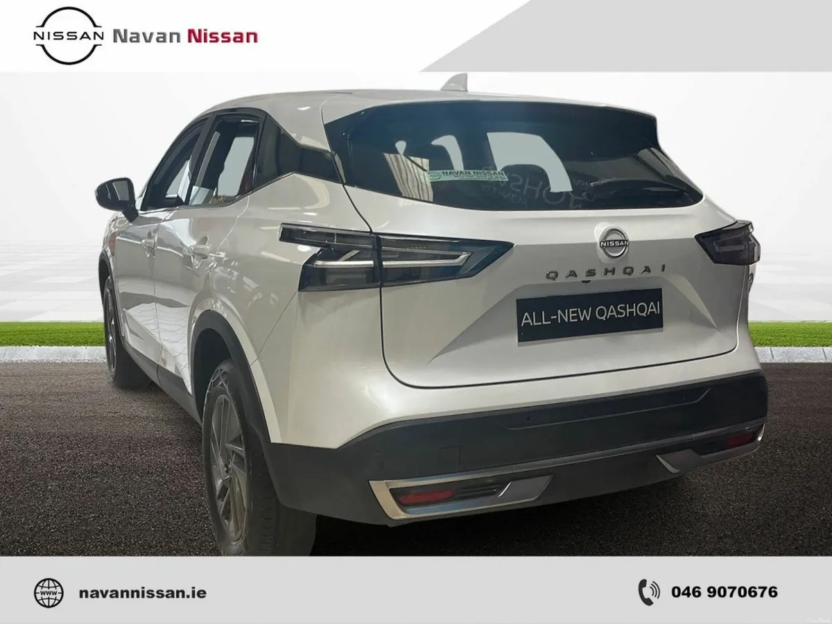 Nissan Qashqai 1.3i MILD HYB SV * MANAGERS SPECIAL - Image 4