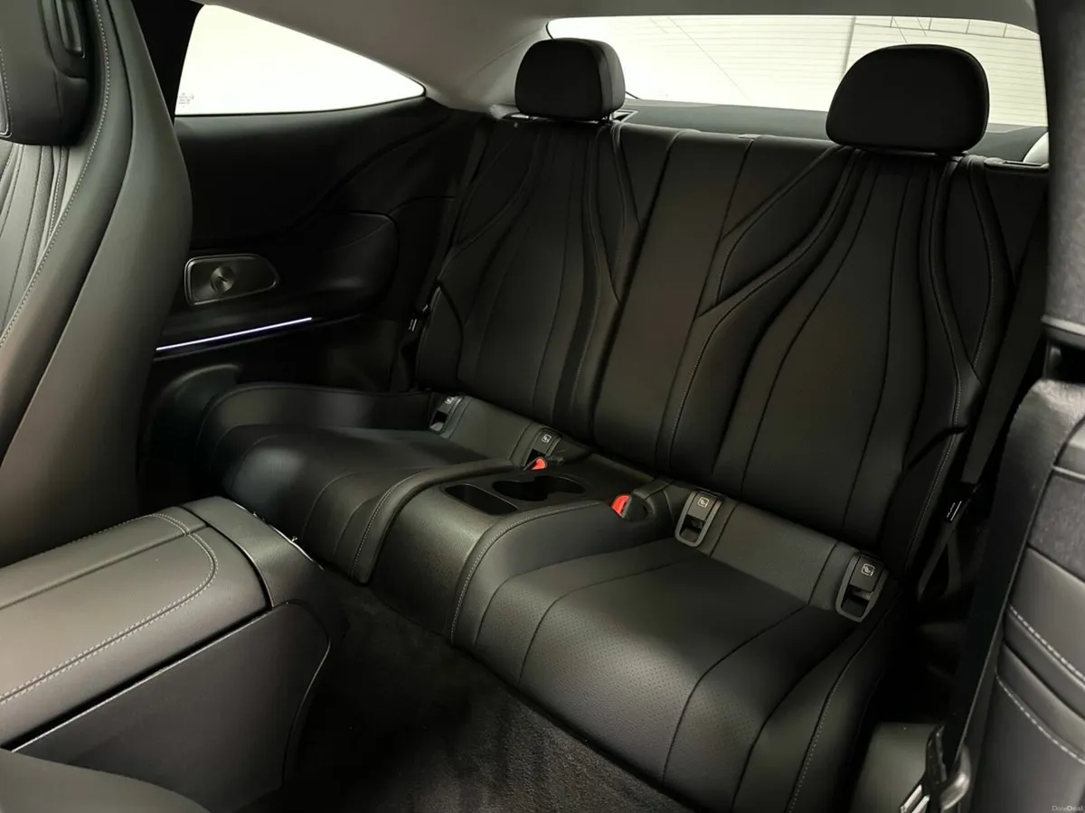 Mercedes-Benz CLE CLE300 e Coupe AMG Line Premium - Image 4