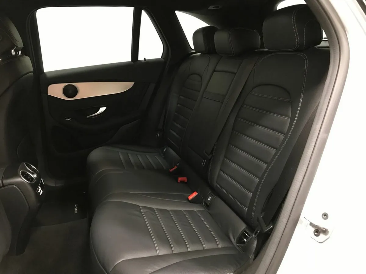 Mercedes-Benz GLC GLC300 e 4Matic AMG Line - Image 4