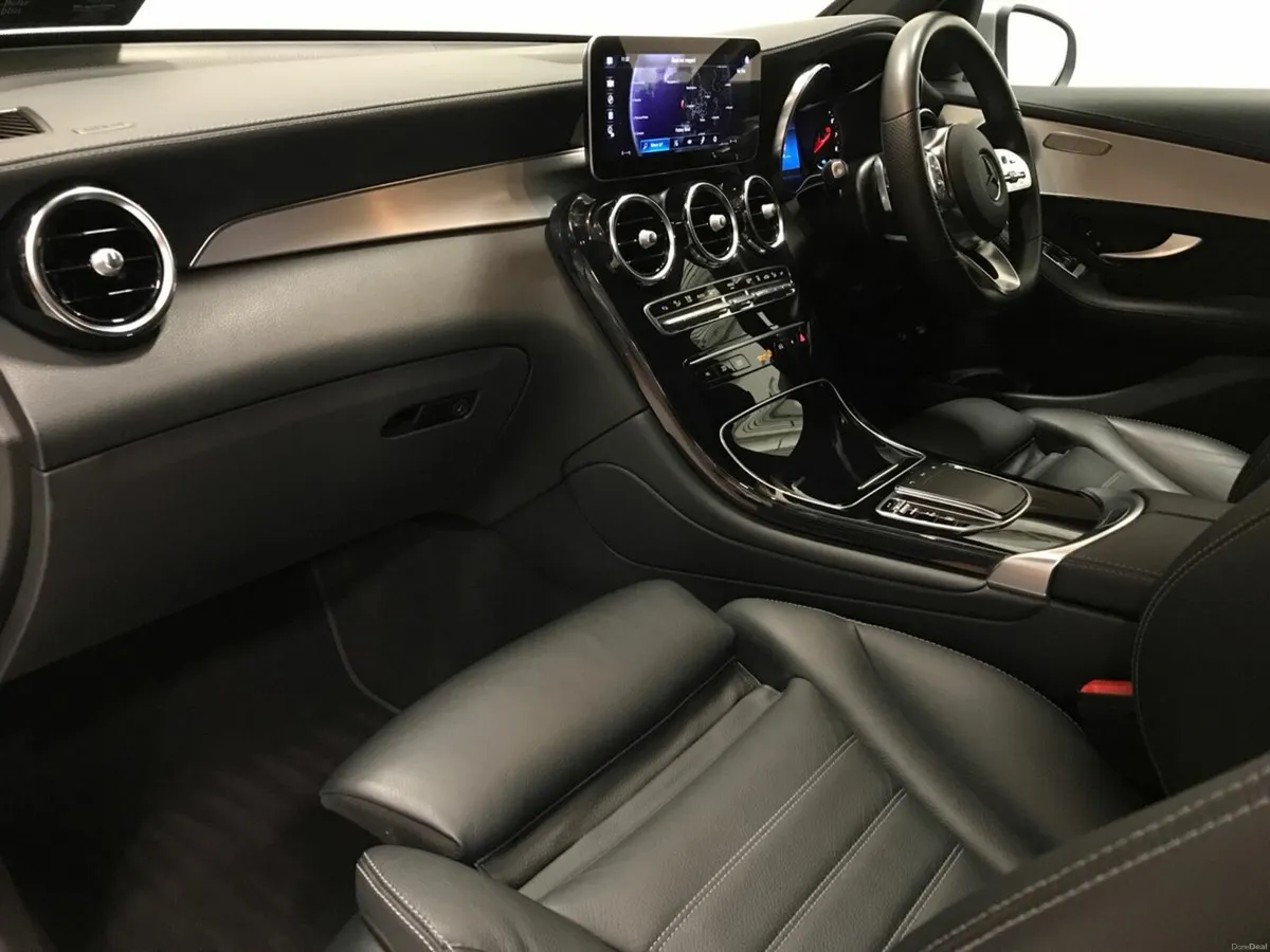 Mercedes-Benz GLC GLC300 e 4Matic AMG Line - Image 6