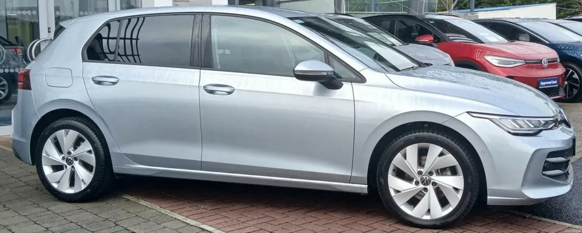 Volkswagen Golf EDITION 75 2.0 TDI 116HP **PARK AS - Image 2