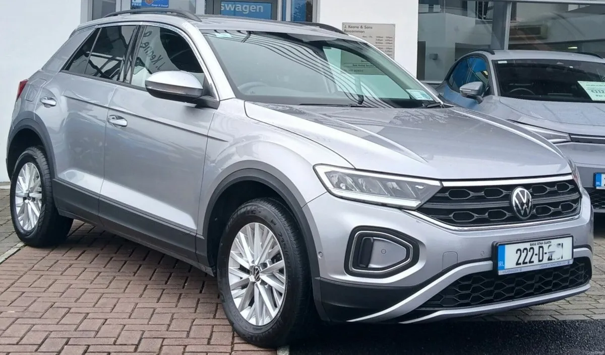 Volkswagen T-Roc Life 1.0 TSI 110HP ** REAR VIEW C - Image 1