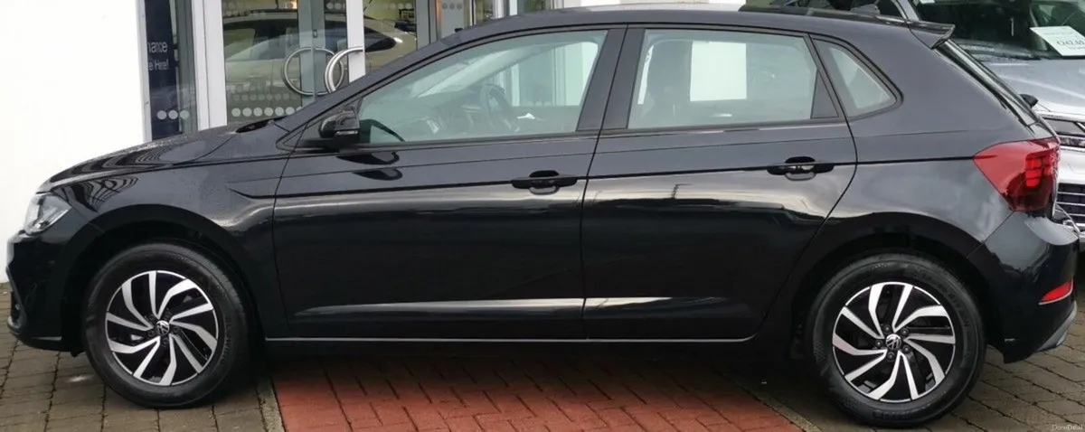 Volkswagen Polo Life 1.0 TSI 95HP **REARVIEW CAMER - Image 4