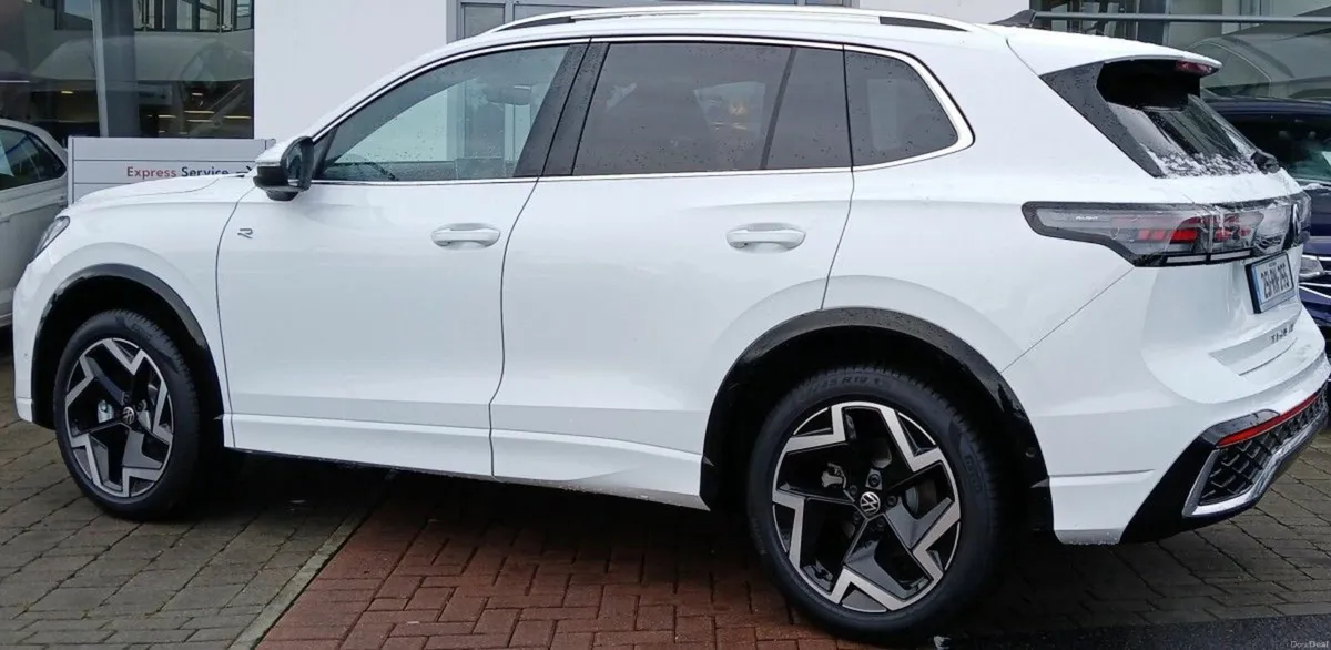 Volkswagen Tiguan R-Line 2.0 TDI 150HP DSG **HEATE - Image 4