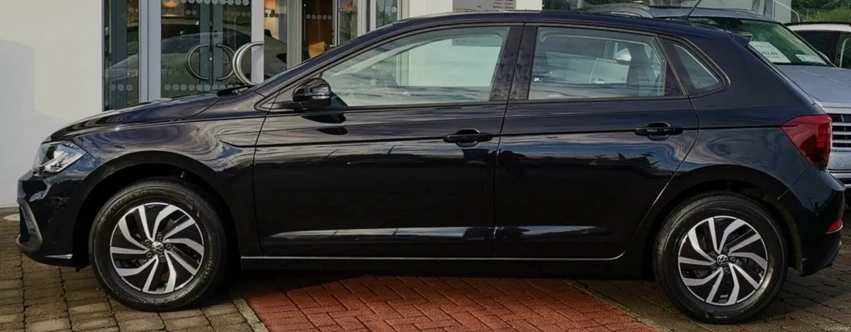 Volkswagen Polo Life 1.0 TSI 95HP **REARVIEW CAMER - Image 4