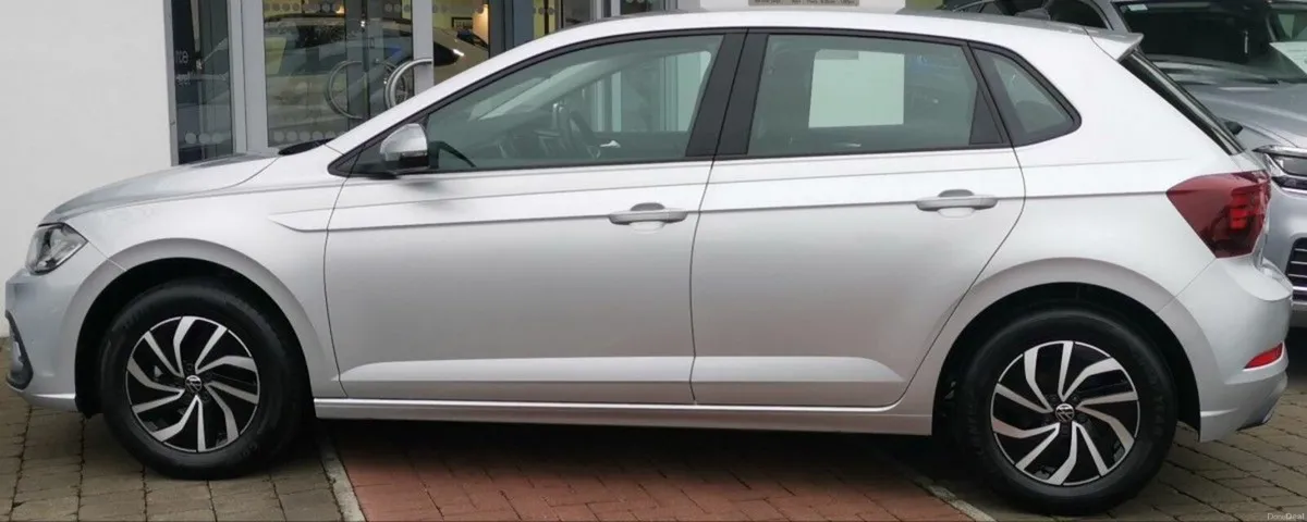 Volkswagen Polo Life 1.0 TSI 95HP **REARVIEW CAMER - Image 4