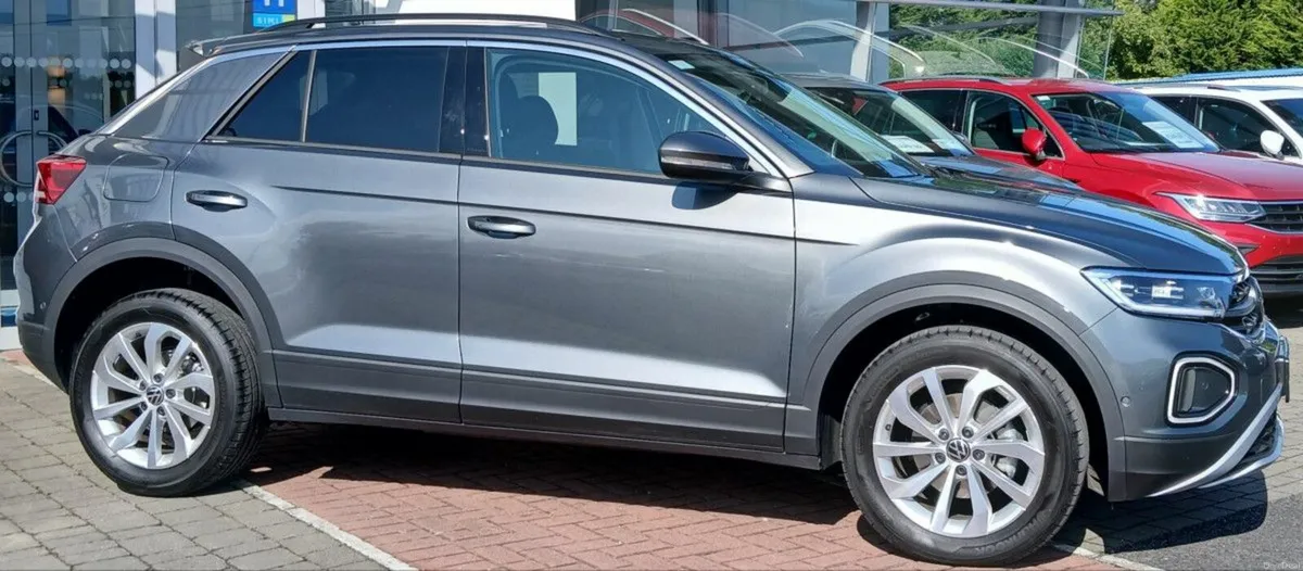 Volkswagen T-Roc EDITION 75 2.0TDI 116HP **REARVIE - Image 2