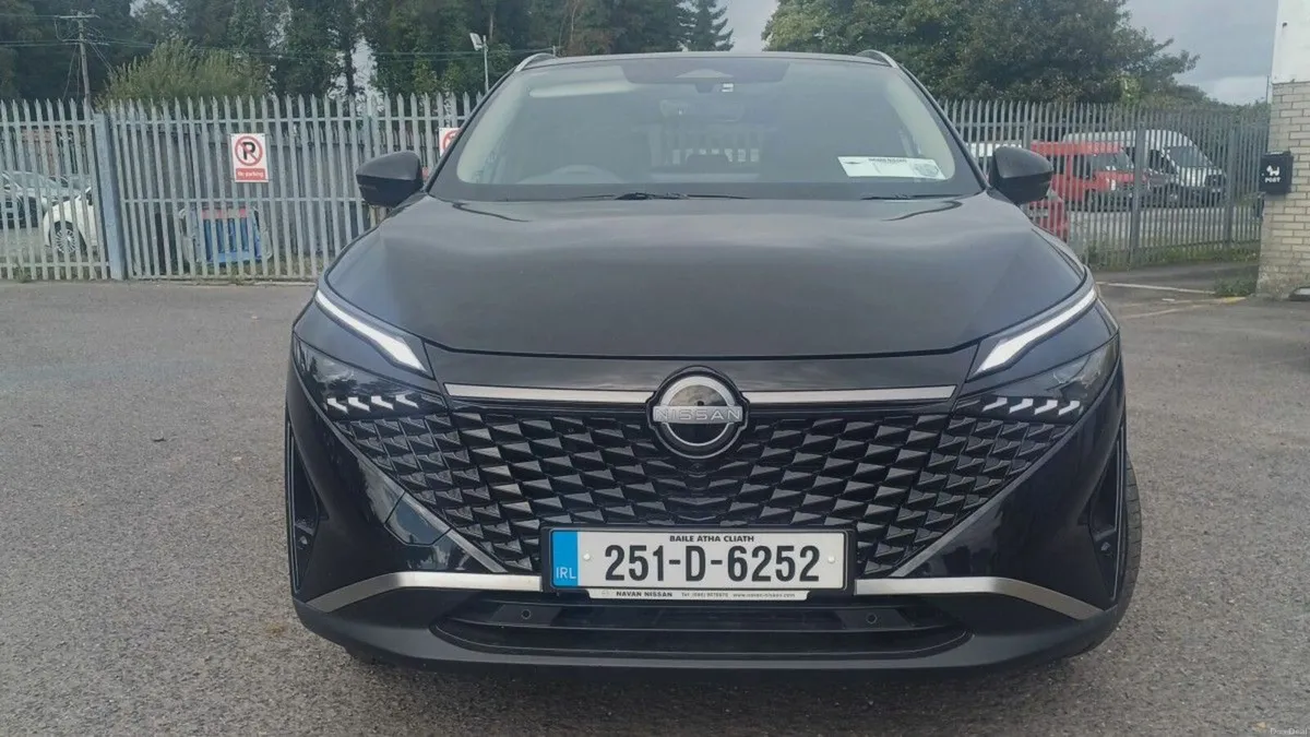 Nissan Qashqai 1.3i M/Hyb SV PREMIUM * LOW KM * - Image 2