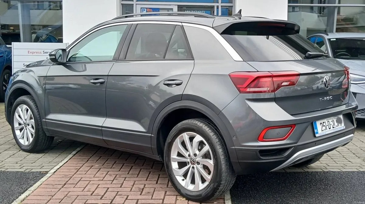 Volkswagen T-Roc EDITION 75 1.0TSI 116HP **APP CON - Image 4