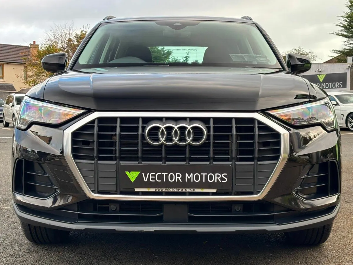 Audi Q3 TECHNIK 45 TFSI E AUTO PHEV - Image 3