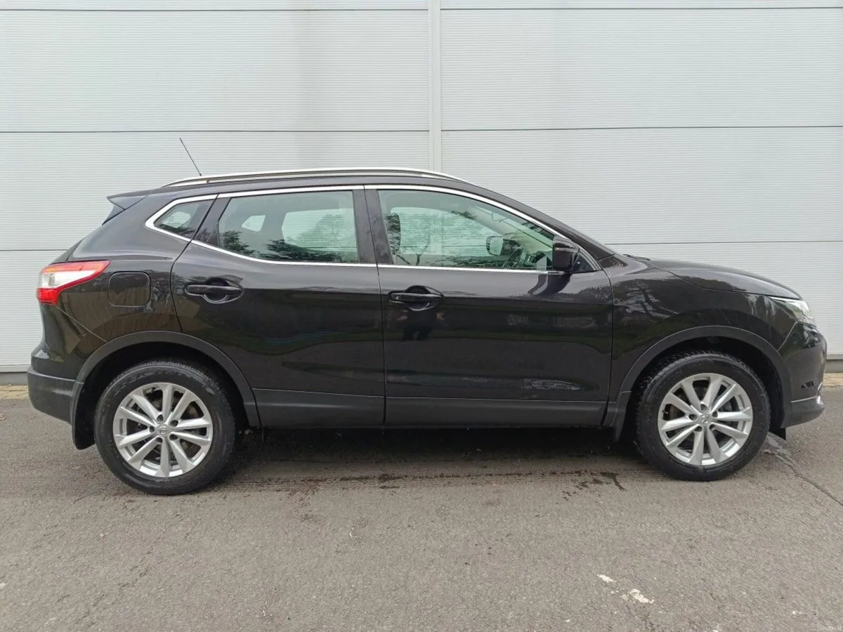 Nissan Qashqai 1.5 DSL SV High Spec Panoramic Roof - Image 2