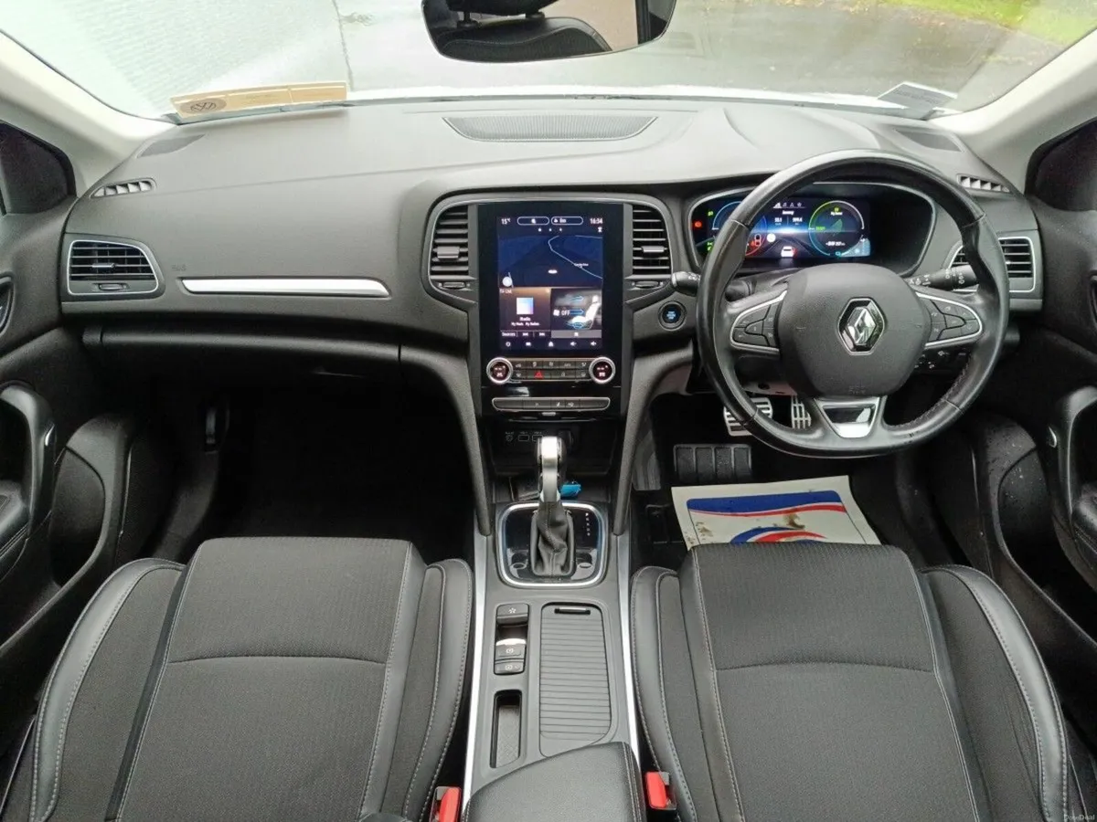 Renault Megane E-TECH PHEV 160 Auto Iconic ST Plug - Image 4
