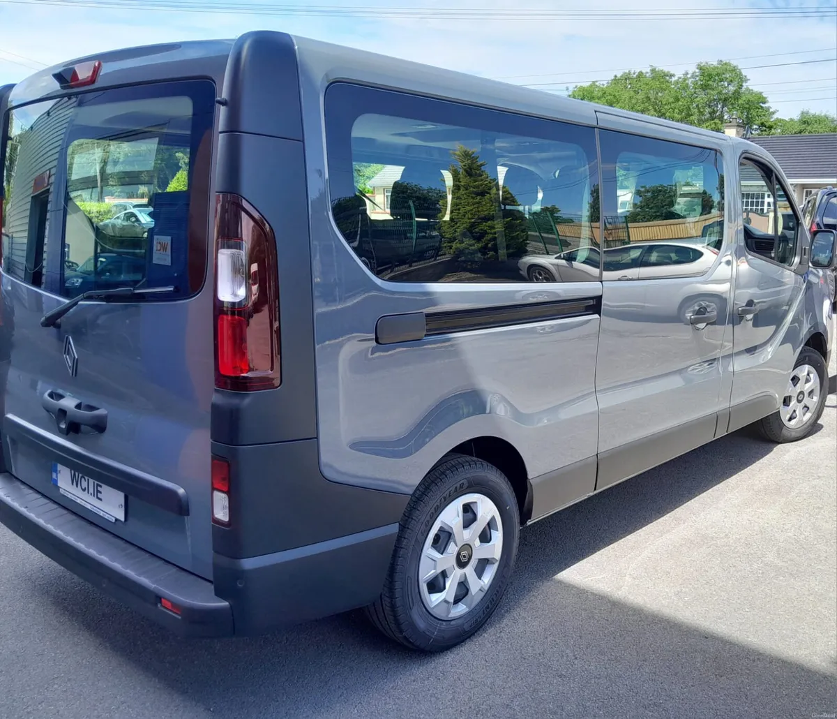 Wheelchair Accessible Taxi 9 seater Renault Trafic - Image 5