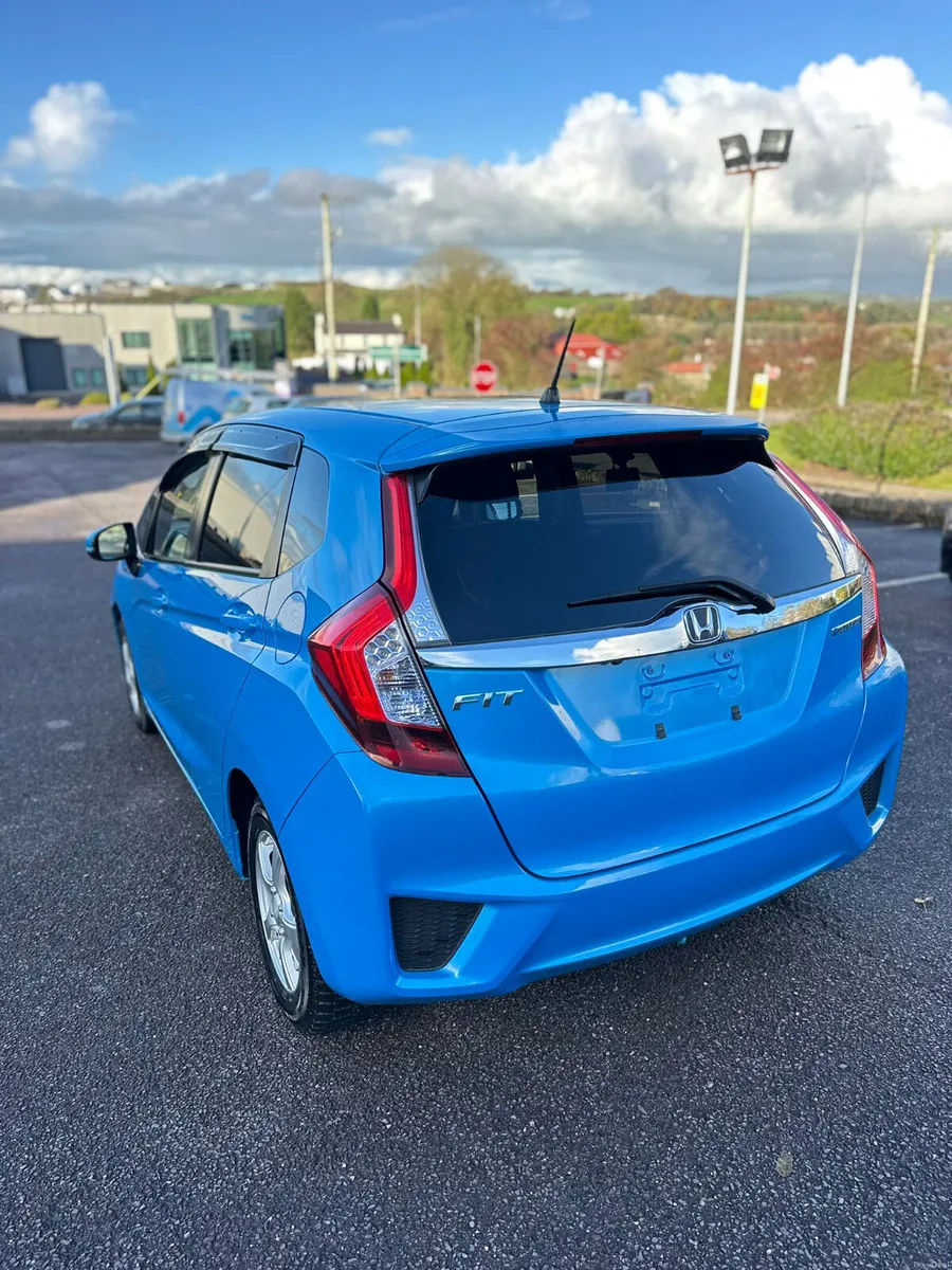 2014 Honda Fit Hybrid - Image 4