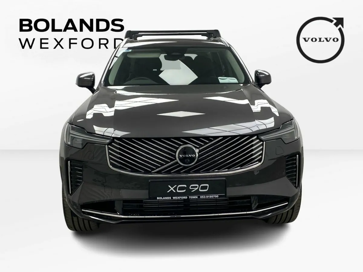 Volvo XC90 Platinum Grey Plus Bright edition - Image 3