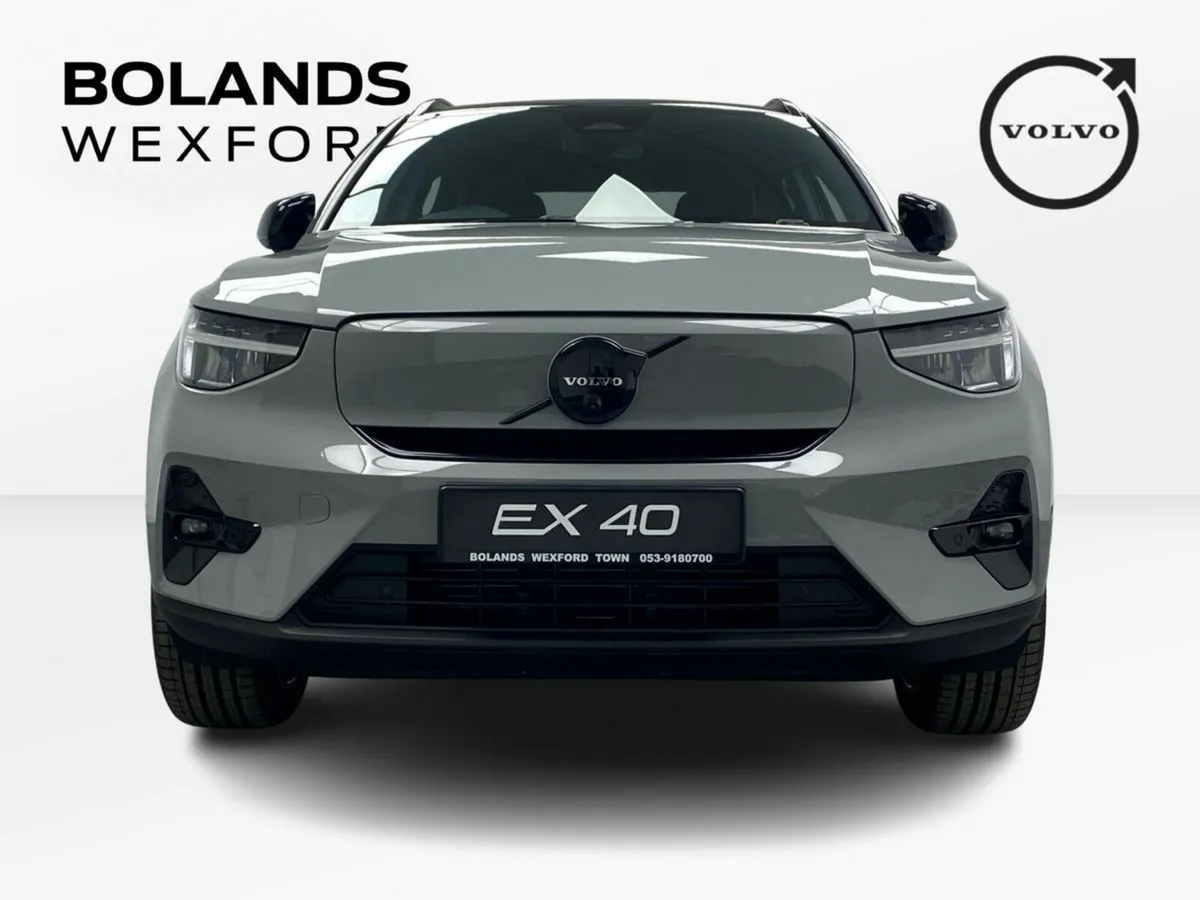 Volvo EX40 EX40 Plus Extended Range Black Edition - Image 5