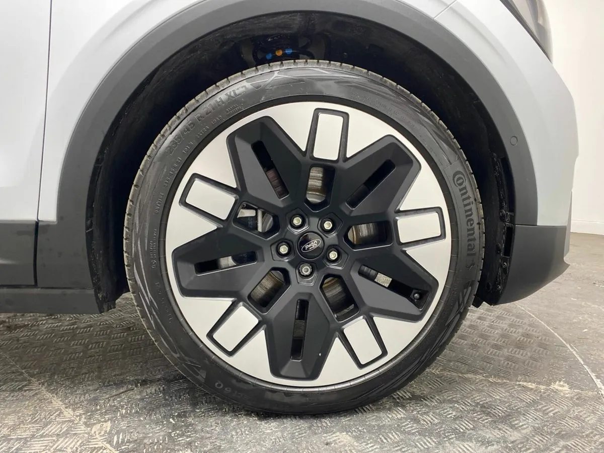 Ford Explorer Premium Extended Range 77kWh - Image 6