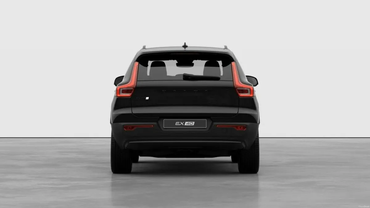 Volvo EX40 Black Edition Plus Extended Range - Image 3