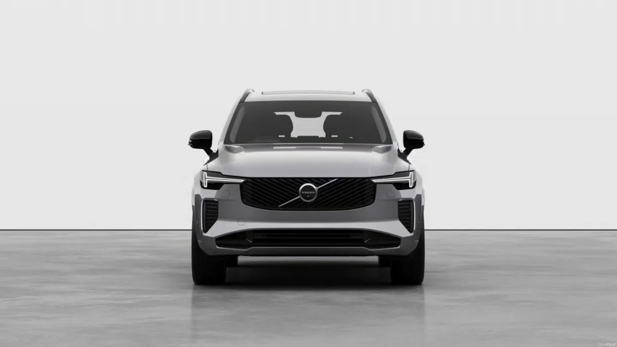 Volvo XC90 Aurora Sliver Plus Dark edition - Image 3