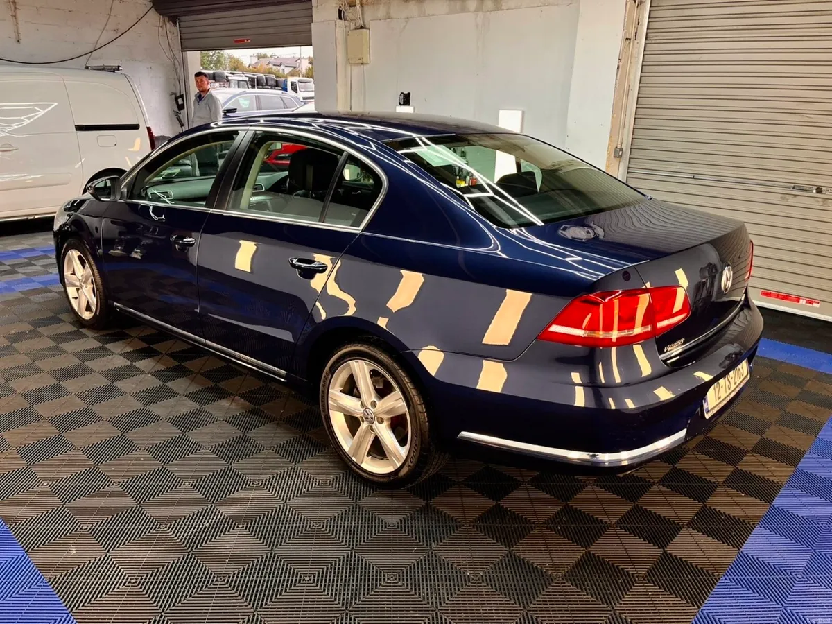 Volkswagen Passat - Image 2