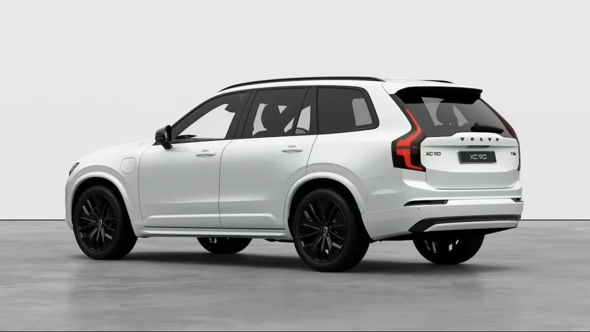 Volvo XC90 Sparkling White XC90 Plus Black Edition - Image 6